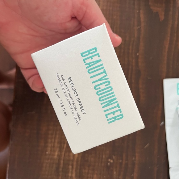 Full size New with Box Beautycounter Reflect Effect AHA Smoothing Facial Mask - Picture 6 of 8